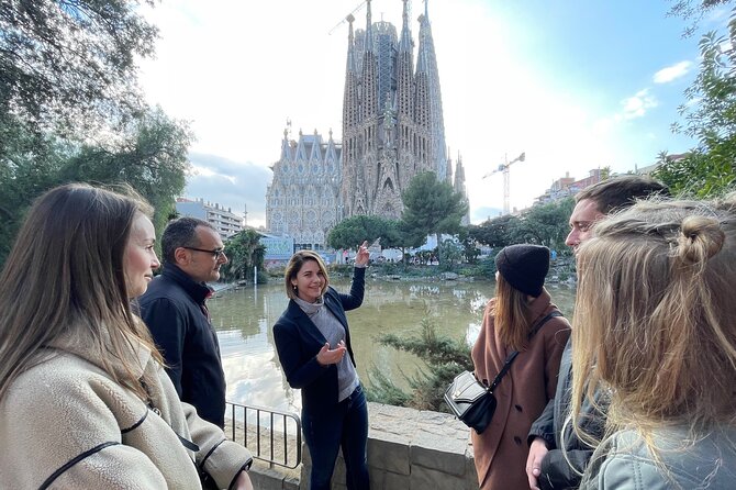 Sagrada Familia & Guell Park Small Group Tour With Drink & Tapa - Meeting and Pickup