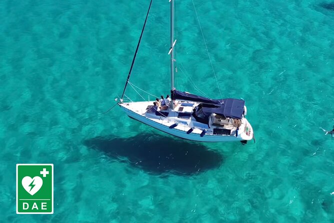 Sailboat Excursion to the Devils Saddle - Included Amenities and Equipment