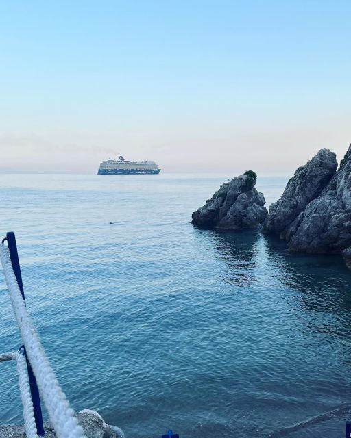 Salerno: Boat and Beach With Lunch - Group Size and Languages