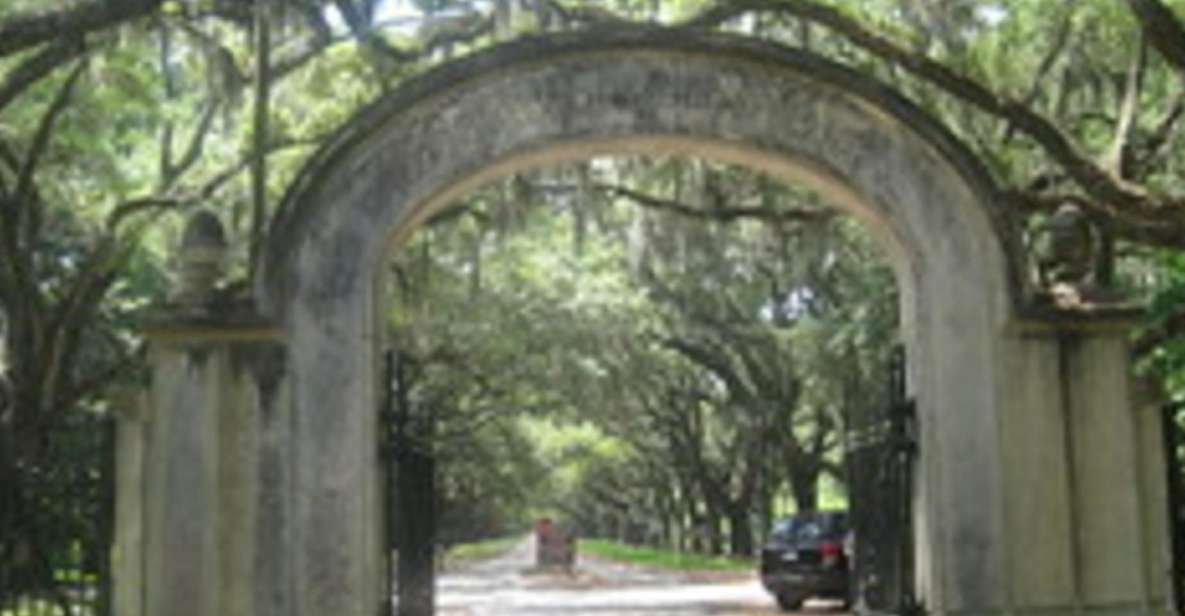 Savannah: Wormsloe Plantation and Bonaventure Cemetery Tour - Savannahs Culinary Delight: Lunch at a Local Favorite