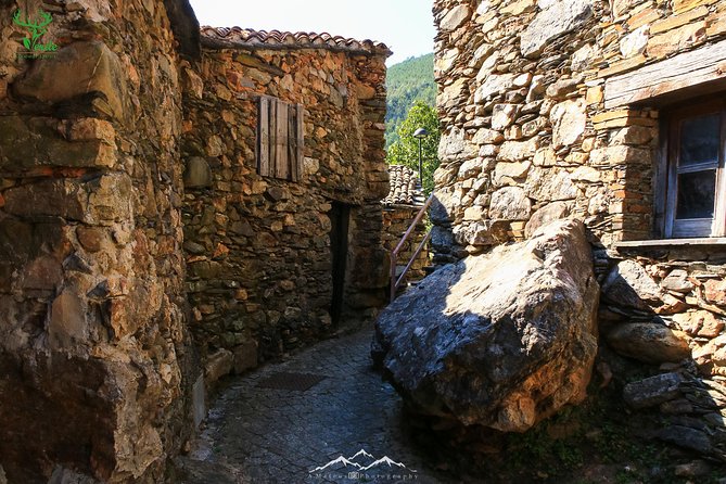 Schist Villages at Lousa Mountain - Inclusions and Exclusions
