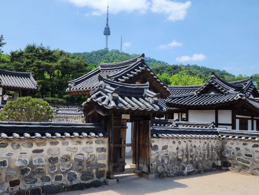 Seoul: Gyeongbokgung Palace, Bukchon Hanok Village, and Gwangjang Market Tour - Gyeongbokgung Palace Highlights