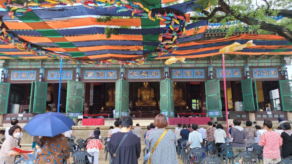 Seoul: Gyeongbokgung Palace, Jogyesa Temple, and the Blue House (Cheongwadae) - Jogyesa Temples Serene Ambiance