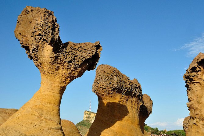Small-Group Tour: Jiufen, Yehliu Geopark, and Shifen From Taipei - Included Features