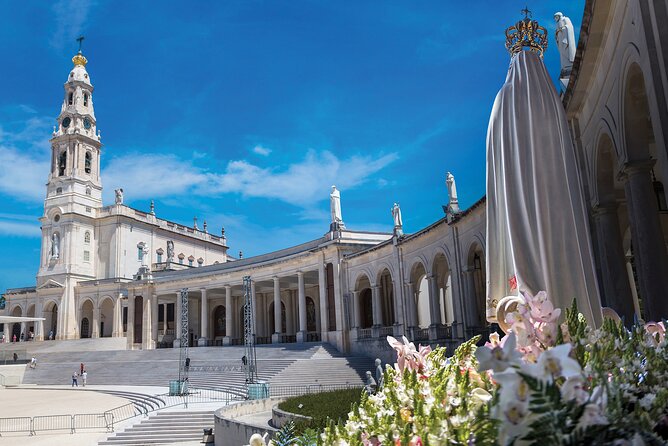 Small Group Tour to Fatima, Batalha, Nazare and Obidos From Lisbon - Air-conditioned Vehicle and Bottled Water