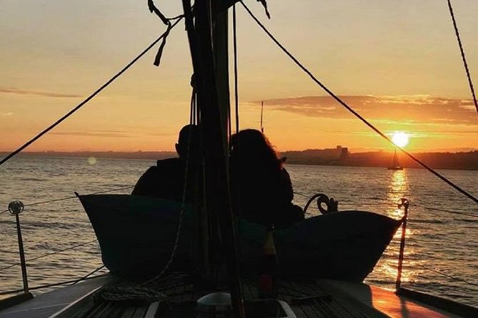 Sunset Sailing Tour On The Tagus River - Highlights Along the Tagus River