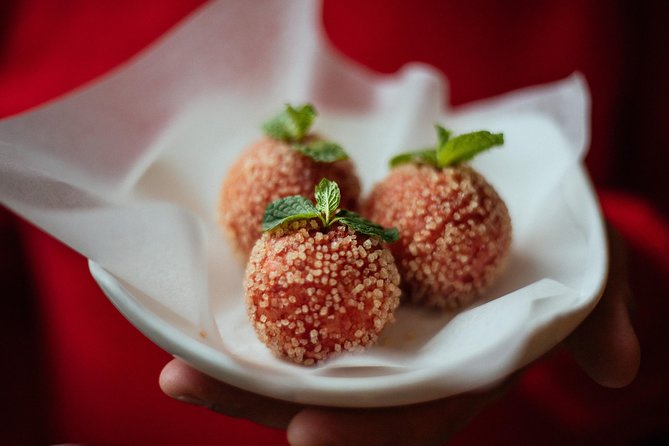 The 10 Tastings of Hong Kong With Locals: Private Street Food Tour - Tour Difficulty and Group Size