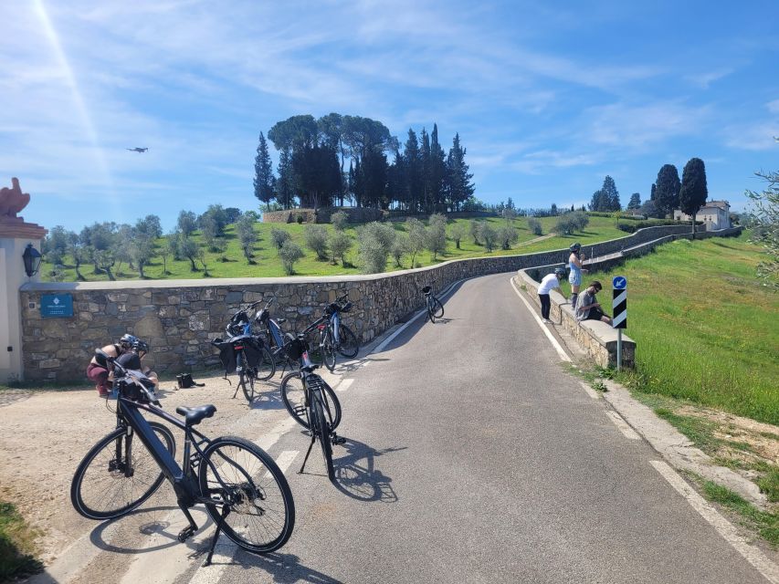 Tuscany Hills Bike Tour With Lunch at Farm and Wine Tasting - Tour Itinerary