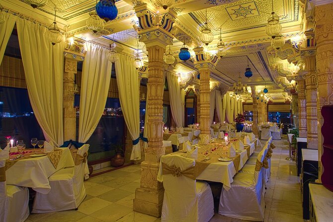 Udaipur: Jag Mandir Island Dinner With Boat Ride Transfers - Jag Mandir Dinner Experience