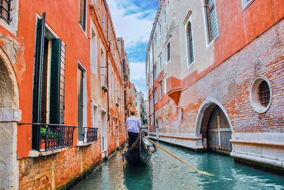 Venice: Basilica and Doges Palace Tour With Gondola Ride - Guided Tour Details