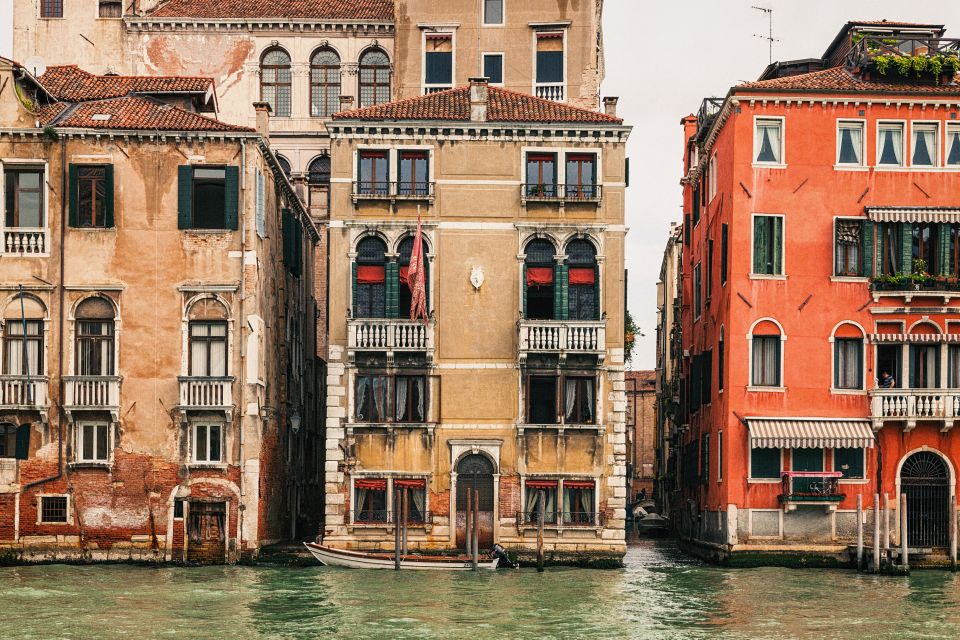 Venice: Gondola Ride and a Gala Dinner in a Venetian Palace - Activity Description