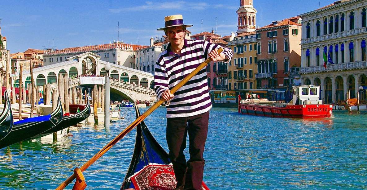 Venice: Private 1-Hour Gondola Tour - Palaces and Their Elegance