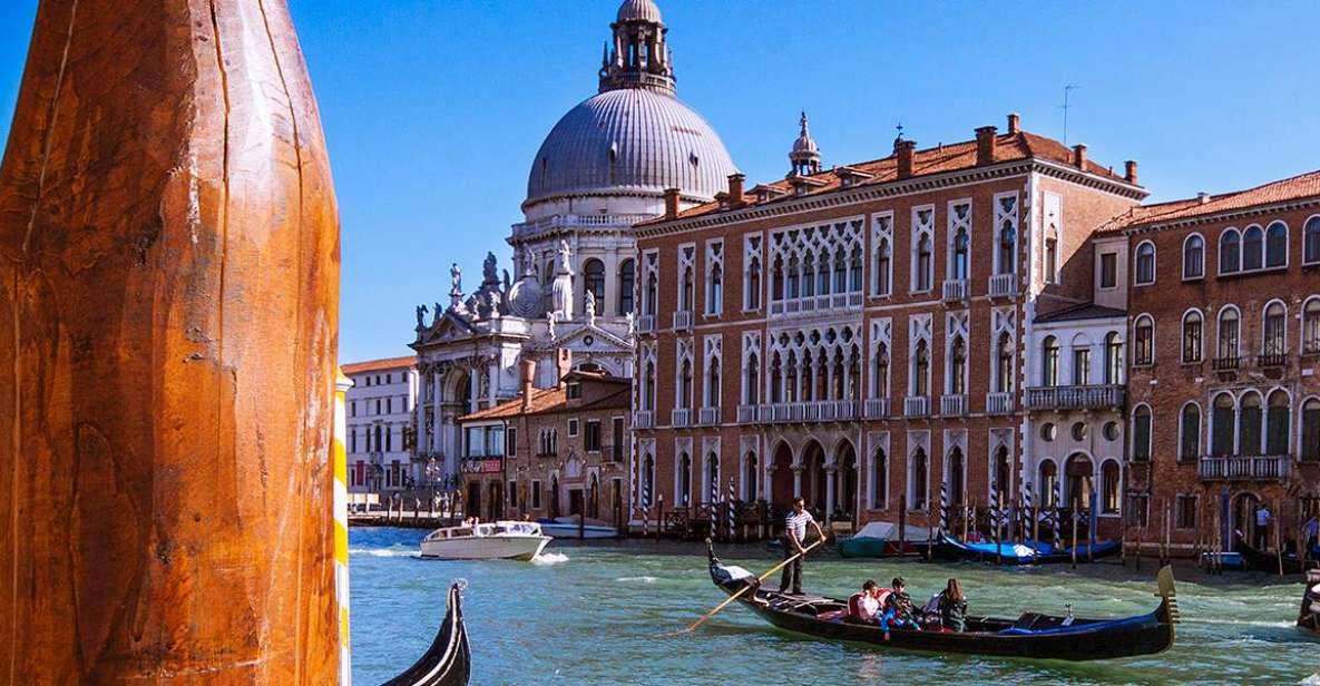 Venice: Private Gondola Ride for up to 5 People - Key Features of the Experience