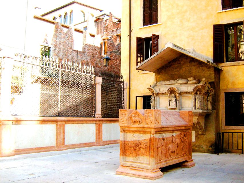 Verona: History and Hidden Gems Guided Walking Tour - Vicolo Del Guasto: Narrow Historic Alley