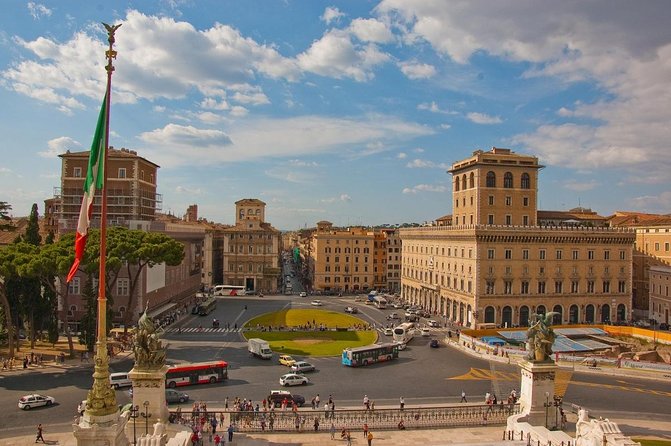 Vespa Selfdrive Tour in Rome (EXPERIENCE DRIVING A SCOOTER IS A MUST) - Navigating the Vespa Scooter