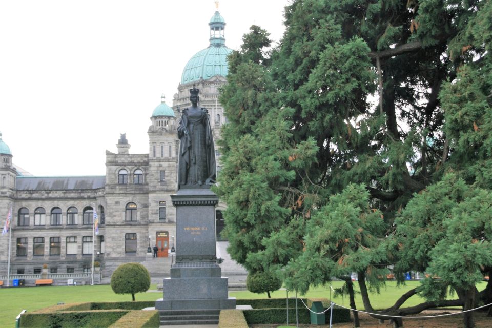 Victoria: Tips-Based City Highlights Walking Tour | 2.5-Hour - Exploring BC Legislature Building and War Memorial