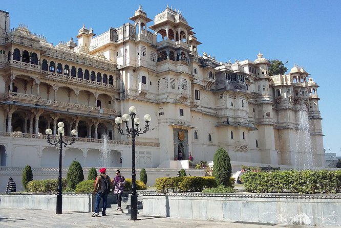 Walking Guided Tour in Udaipur - Experience the Serene Lake Pichola