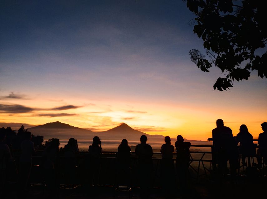 Yogyakarta: Setumbu Sunrise Borobudur Prambanan Guided Tour - Itinerary