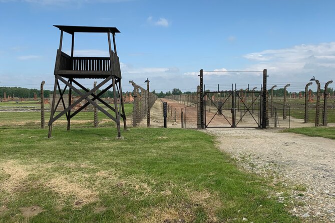 1 Day Trip Auschwitz-Birkenau Memorial and Museum Guided Tour From Krakow - Meeting and Pickup