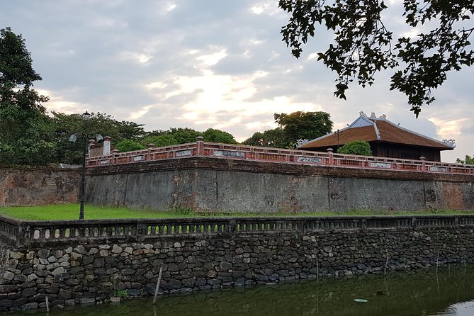 2,5 Hours Walking Tour Inside Hue Imperial City - Exploring the Walled Imperial City