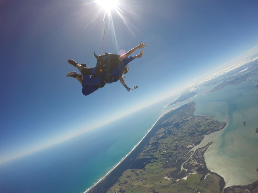 Auckland: 13000, 16000, or 18000-Foot Tandem Skydive - Instructor & Accessibility Information