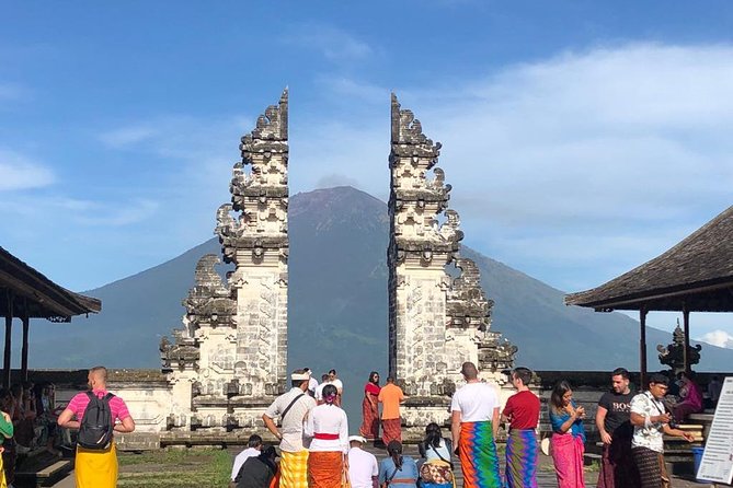 Bali Instagram Tour - Lempuyang Bali Gate of Heaven - Ubud Arts Handicrafts