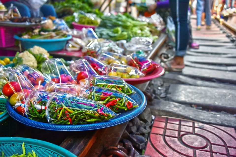 Bangkok: Damnoen Saduak Market and Maeklong Railway Market - Damnoen Saduak Floating Market