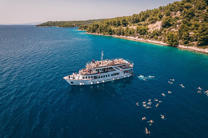 Blue Lagoon, Shipwreck & Maslinica From Split With LUNCH & DRINKS - Meeting Point and Pickup