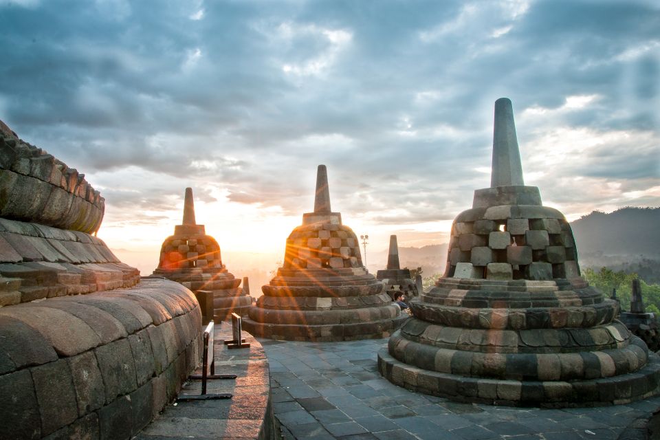 Borobudur Sunrise, Merapi Volcano & Prambanan Full Day Tour - Exploring Borobudur Temple