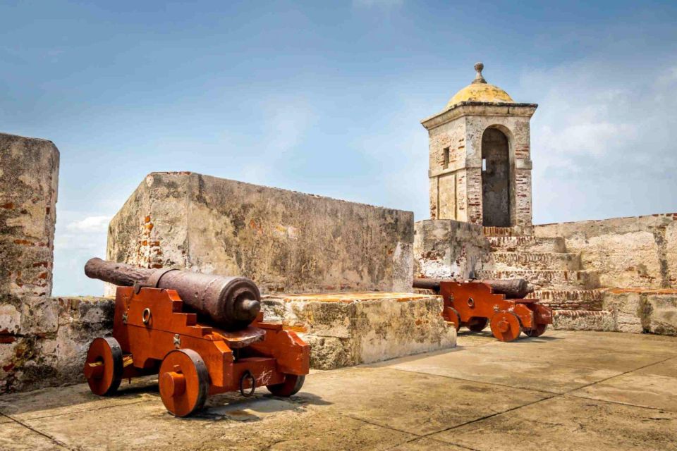 Cartagena: BILINGUAL CITYTOUR + SAN FELIPE CASTLE & Old City - Highlights