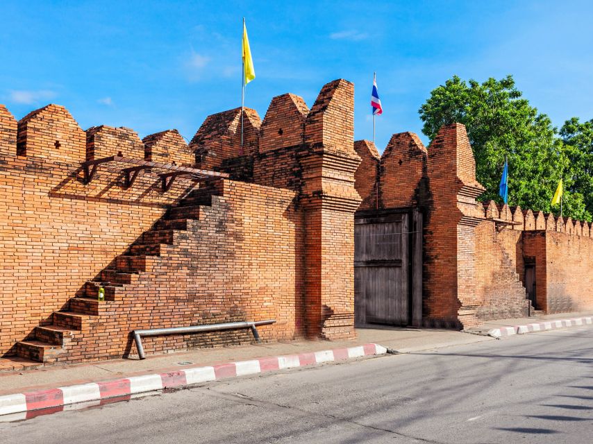 Chiang Mai: Private Tuk Tuk Tour of City Temples With Pickup - Wat Chedi Luang