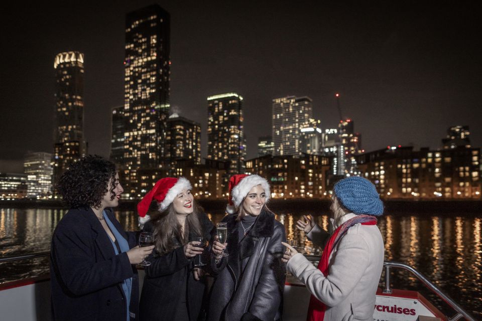 Chicago: Christmas Eve Gourmet Dinner Cruise Lake Michigan - Dinner and Amenities