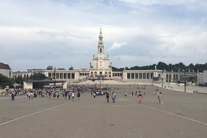 Divine Fatima Full Day Private Tour From Lisbon - Virgin Mary Apparitions in Valinhos