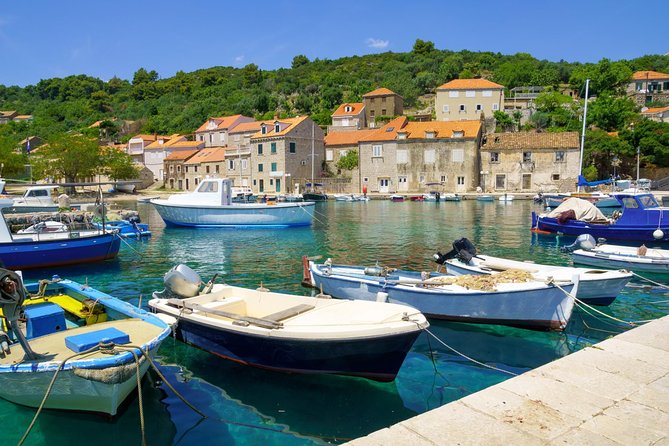 Dubrovnik Island-Hopping Cruise in the Elaphites With Lunch - Onboard Amenities