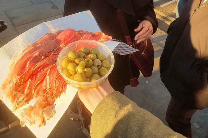 Food and Drink Walking Tours in West Londons Notting Hill Area - Savoring Pastries and Chocolates