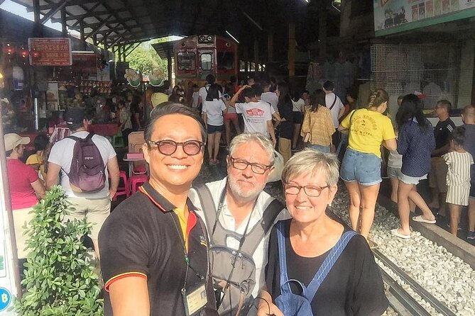 Foods Experience at Railway & Floating Market - Meeting and Pickup