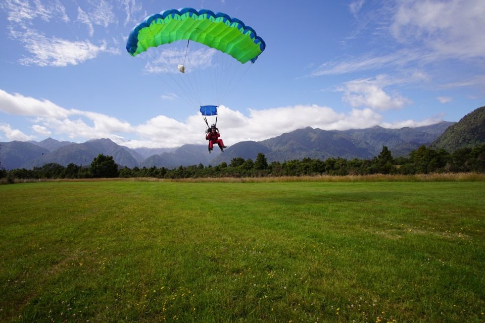 Franz Josef: 13,000ft, 16,500ft or 18,000ft Skydive - English-Speaking Instructor Provided