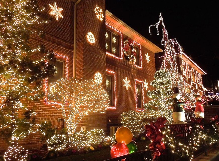 From Manhattan: 4-Hour Christmas Lights Luxury Bus Tour - Guided Dyker Heights Tour