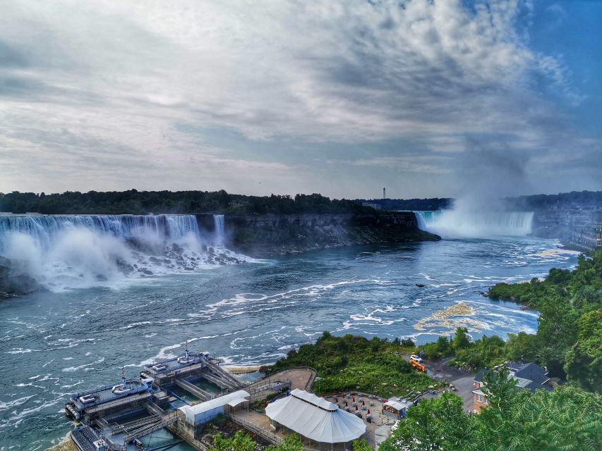 From Toronto: Niagara Falls, Ice Wine and Maple Syrup - Niagara-on-the-Lake Lunch