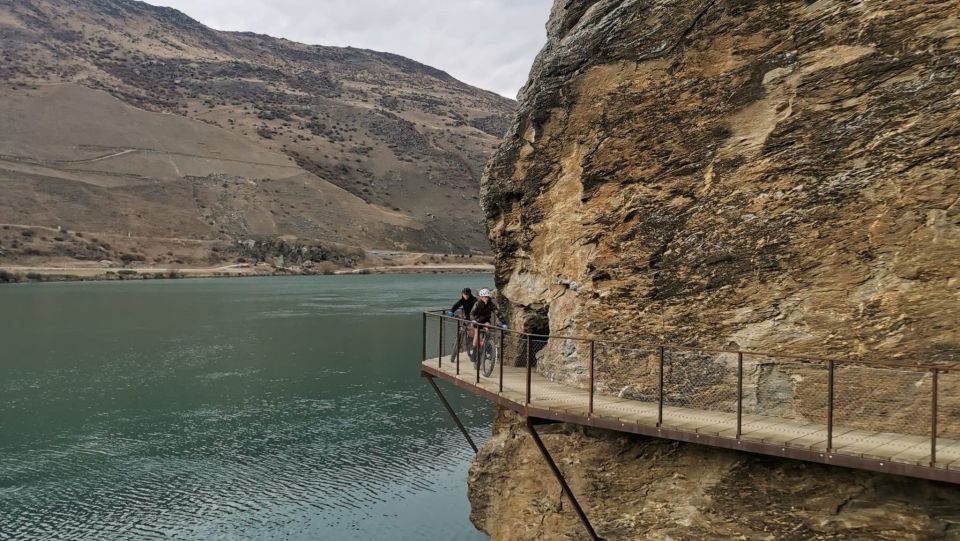 From Wanaka: Lake Dunstan Trail E-Bike Hire & Shuttle - Duration and Group Size