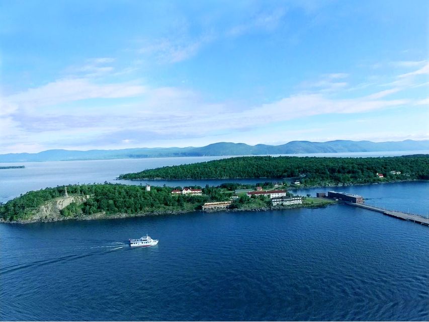 Grosse-Île: Irish Immigrant Memorial Cruise & Tour - Costumed Characters Portraying Immigrant Experiences