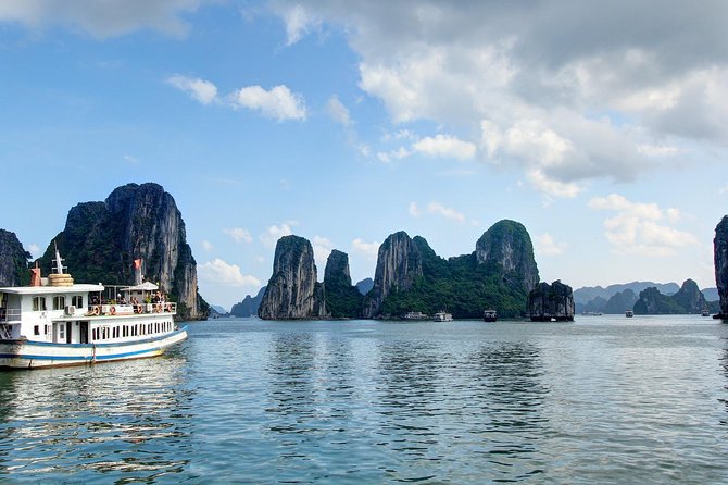 Halong Bay Full Day Tour With Kayaking and Seafood Lunch From Hanoi - Boat Trip Itinerary