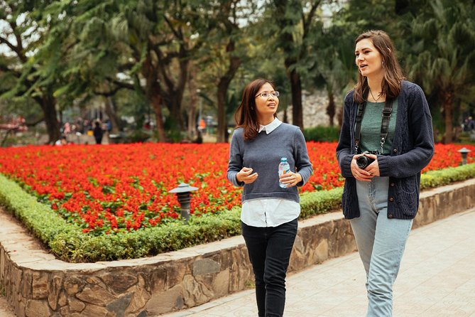 Highlights & Hidden Gems With Locals: Best of Hanoi Private Tour - Wandering Alleyways and Homes