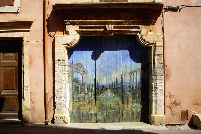 Highlights of Provence: Chateauneuf Du Pape & Luberon - Historic Sites