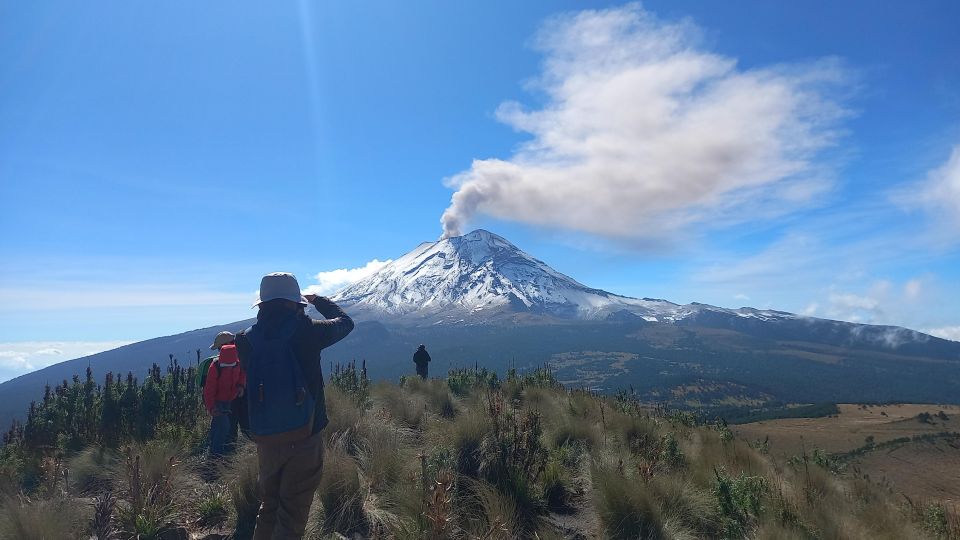 Iztaccihuatl Hike From Puebla: Hiking Tour Full-Day Trip - Hiking the Trail