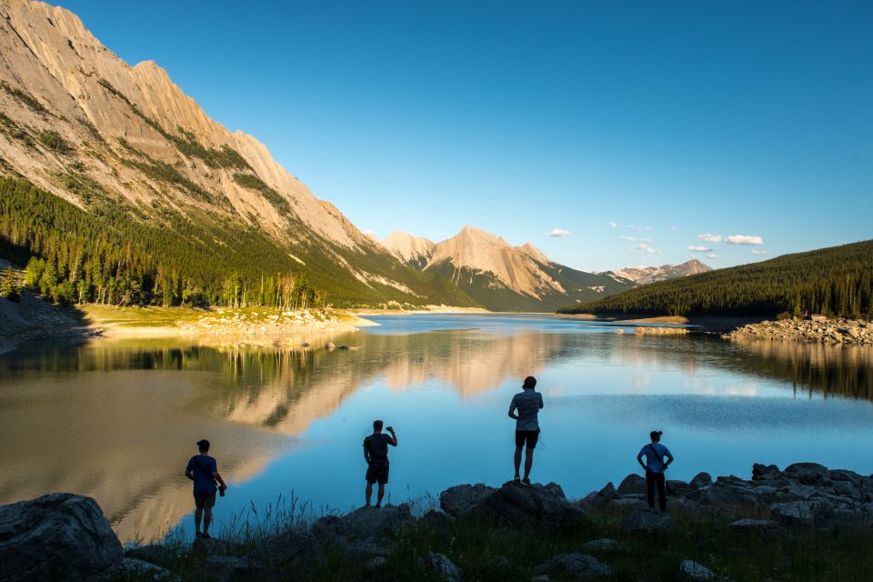 Jasper: Maligne Valley Wildlife Watching & Boat Tour - Maligne Valley Highlights