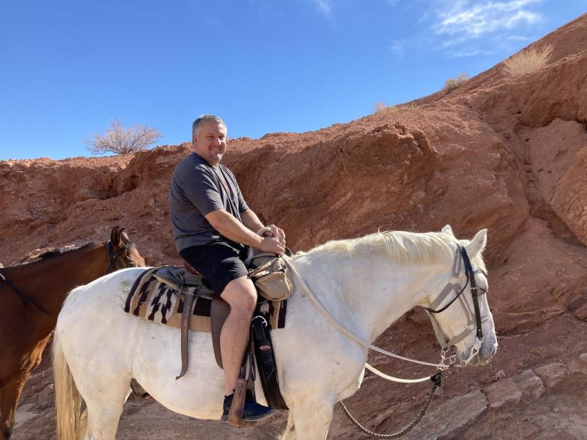 Las Vegas: Horseback Riding With Breakfast - Helmet and Riding Essentials