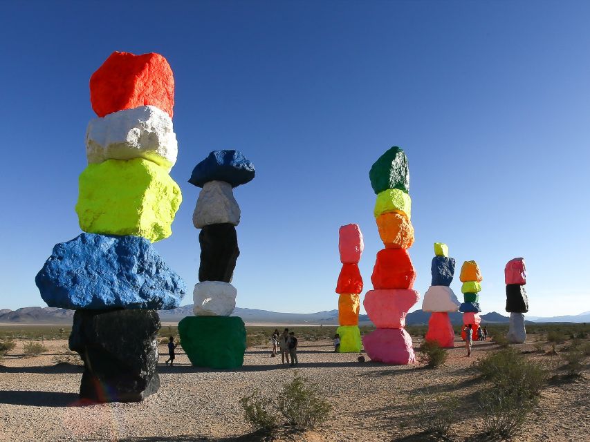 Las Vegas: Las Vegas Sign + 7 Magic Mountains + Photoshoot - Las Vegas Sign: Emblem of Audacity