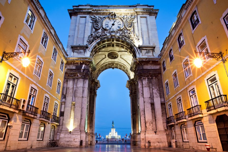 Lisbon: First Discovery Walk and Reading Walking Tour - Experience and Navigation