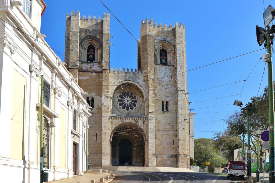 Lisbon: Full-Day Private Walking Sightseeing Tour - Visiting São Jorge Castle